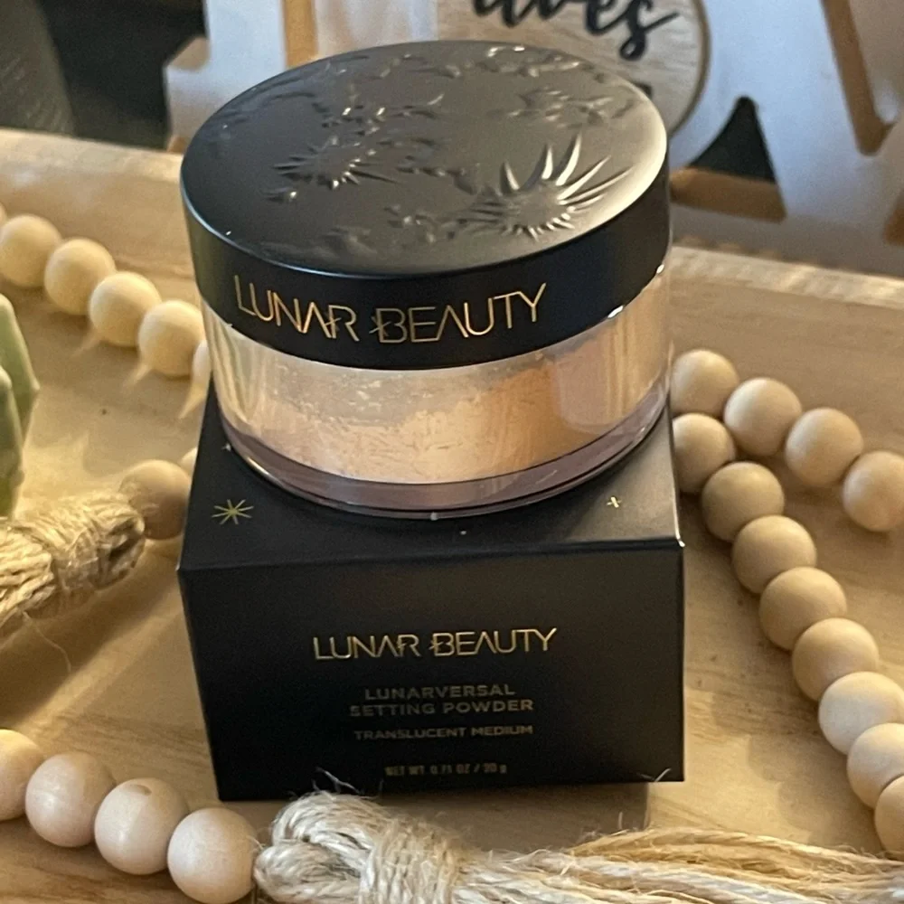 LUNAR BEAUTY By Manny Mua Lunaversal Translucent Setting Powder In Medium